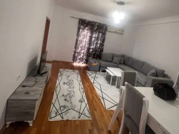 Tirane, jepet me qera apartament 2+1+Ballkon Kati 2, 80 m² 550 € (BUJTINA E GJELIT, DON BOSKO)