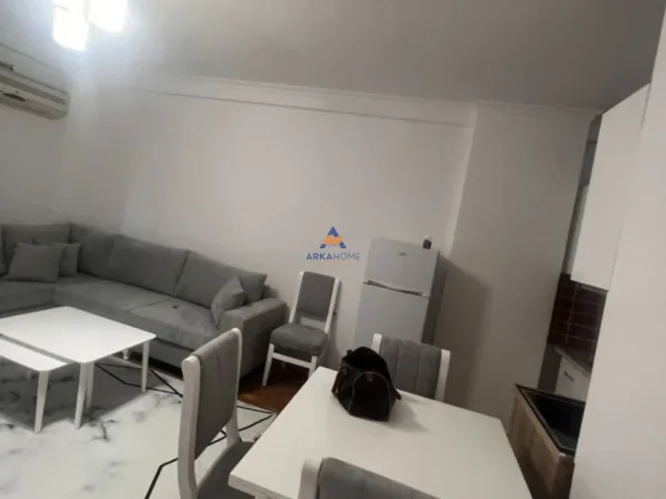 Tirane, jepet me qera apartament 2+1+Ballkon Kati 2, 80 m² 550 € (BUJTINA E GJELIT, DON BOSKO)