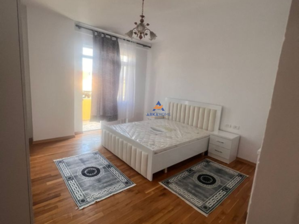 Tirane, jepet me qera apartament 2+1+Ballkon Kati 2, 80 m² 550 € (BUJTINA E GJELIT, DON BOSKO)