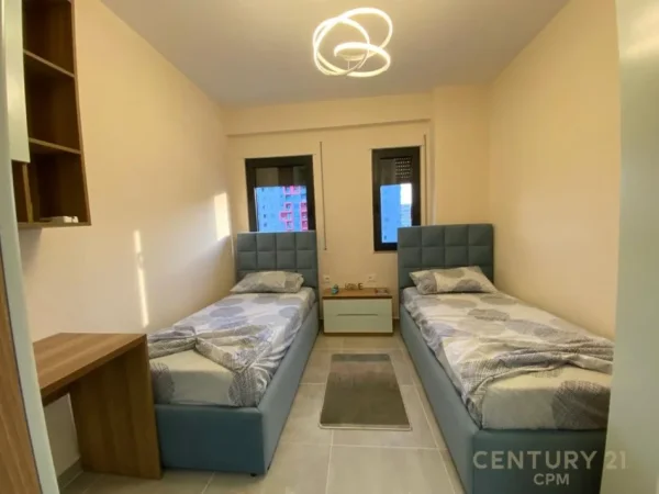 Tirane, jepet me qera apartament 2+1+Aneks+Ballkon Kati 4, 104 m² 700 € (OASIS REZIDENCE)