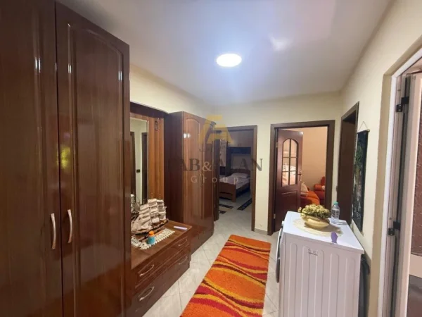 Tirane, shitet apartament 3+1 Kati 2, 95 m² 155.000 € (Oxhaku)