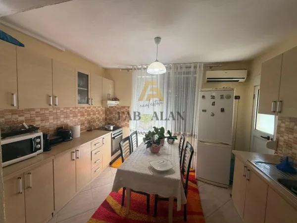 Tirane, shitet apartament 3+1 Kati 2, 95 m² 155.000 € (Oxhaku)
