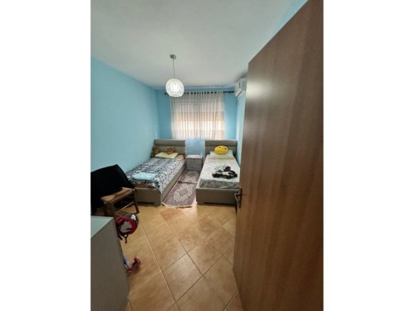 Tirane, shitet apartament 2+1+Ballkon Kati 2, 100 m² 140.000 € 
