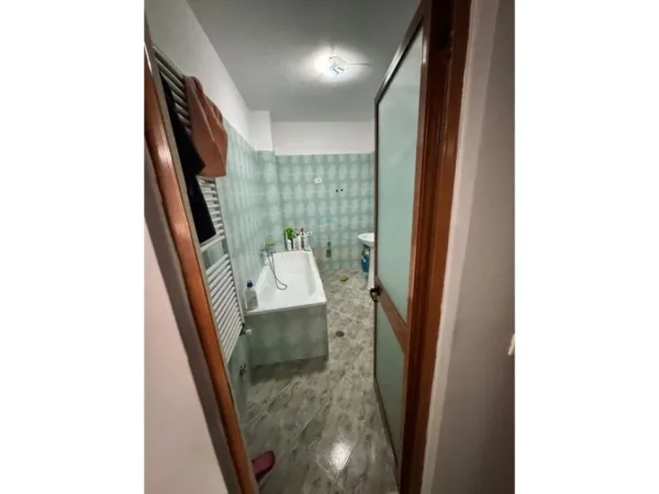 Tirane, shitet apartament 2+1+Ballkon Kati 2, 100 m² 140.000 € 