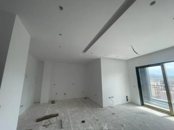 Tirane, jepet me qera ambjent biznesi Kati 12, 107 m² 1.500 € (Rruga e Barrikadave)