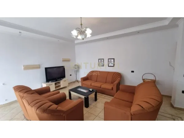 Tirane, jepet me qera apartament 2+1+Aneks+Ballkon Kati 3, 120 m² 650 € 
