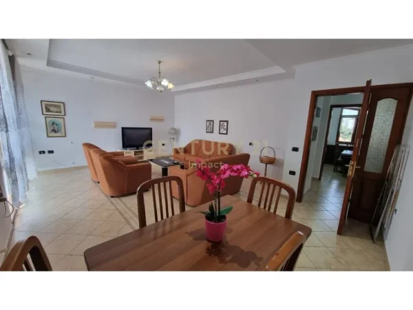Tirane, jepet me qera apartament 2+1+Aneks+Ballkon Kati 3, 120 m² 650 € 