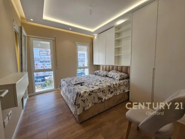 Tirane, jepet me qera apartament 2+1+Aneks+Ballkon Kati 7, 84 m² 700 € (Laptake)