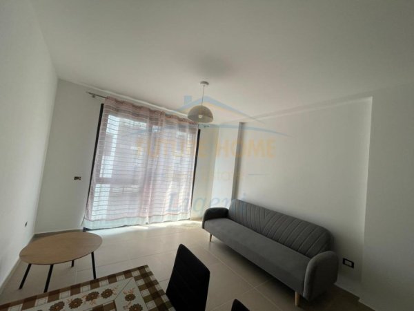 Tirane, jepet me qera apartament 1+1+Ballkon Kati 2, 63 m² 600 € (Liqeni i Thate)
