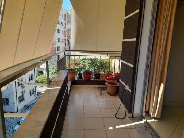 Tirane, jepet me qera apartament 2+1+Ballkon Kati 3, 107 m² 520 € (Fresk)