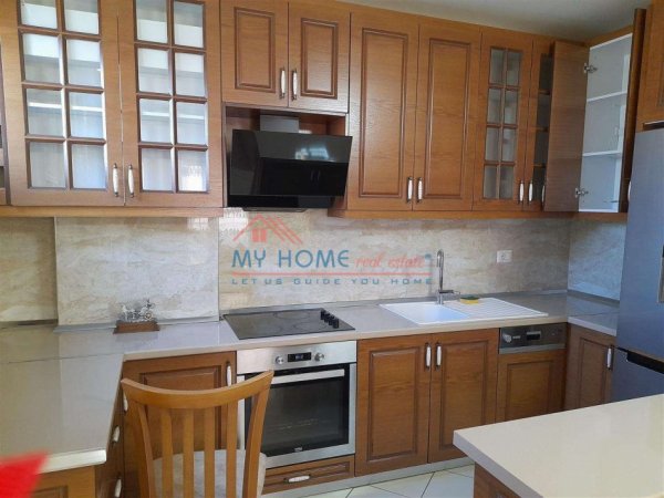 Tirane, jepet me qera apartament 2+1+Ballkon Kati 3, 107 m² 520 € (Fresk)