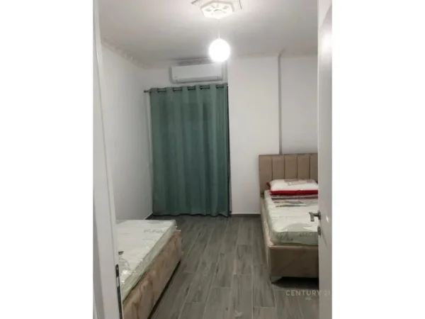 Tirane, jepet me qera apartament 2+1 Kati 5, 92 m² 500 € 
