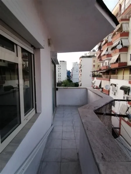 Tirane, jepet me qera apartament 1+1 Kati 6, 126 m² 500 € (MYSLYM SHYRI)