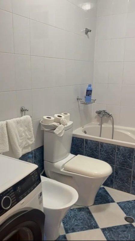 Jepet  Apartament Modern  1+1 ne Qender te Tiranes tek  Rruga  Fortuzi , 600 Euro