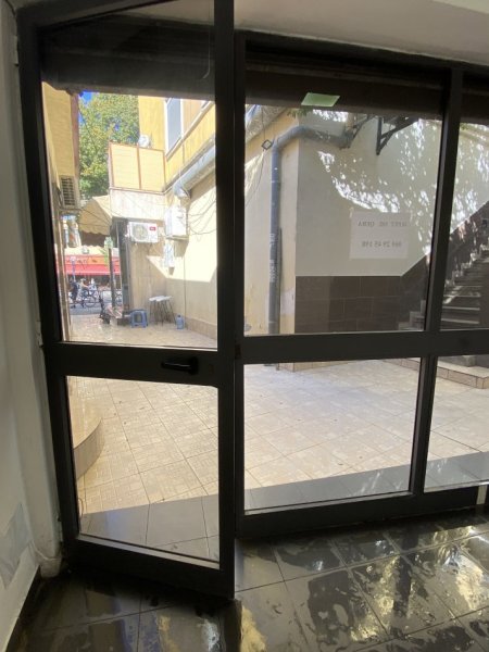 Tirane, jepet me qera dyqan Kati -1, 140 € (Rruga e Durresit)