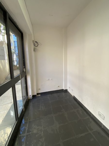 Tirane, jepet me qera dyqan Kati -1, 140 € (Rruga e Durresit)