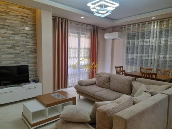 Tirane, jepet me qera apartament 2+1 Kati 3, 107 m² 520 € (FRESKU)