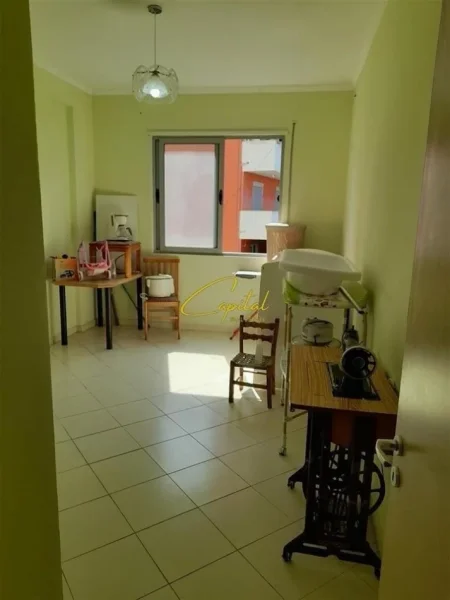 Tirane, jepet me qera apartament 2+1 Kati 3, 107 m² 520 € (FRESKU)