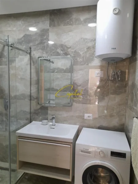 Tirane, jepet me qera apartament 2+1 Kati 3, 107 m² 520 € (FRESKU)