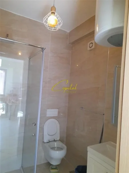 Tirane, jepet me qera apartament 2+1 Kati 3, 107 m² 520 € (FRESKU)