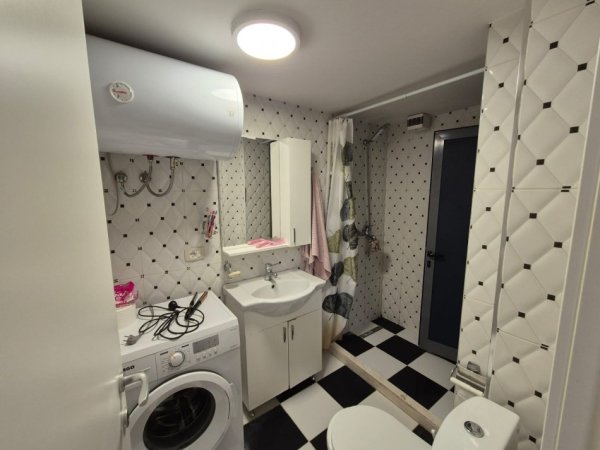 Tirane, jepet me qera apartament 2+1 Kati 2, 65 m² 700 € (Libri Universitar)