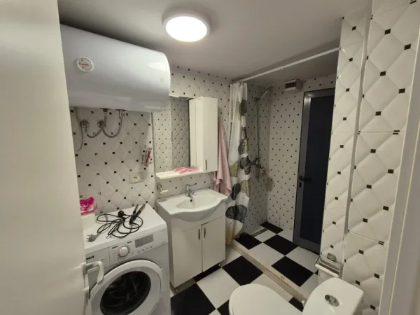 Tirane, jepet me qera apartament 2+1 Kati 2, 65 m² 700 € (Libri Universitar)