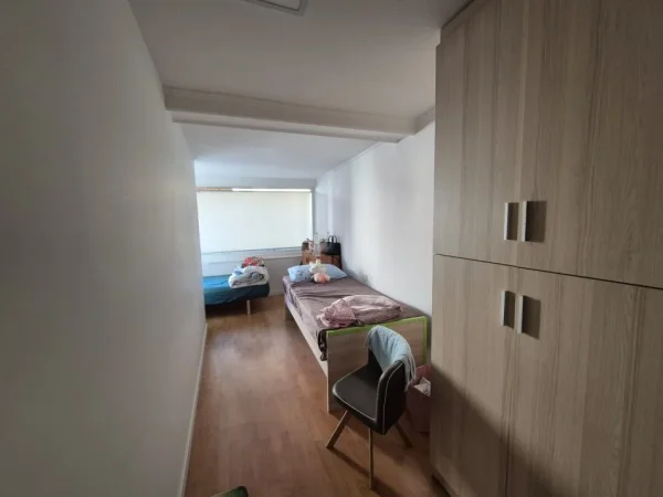 Tirane, jepet me qera apartament 2+1 Kati 2, 65 m² 700 € (Libri Universitar)