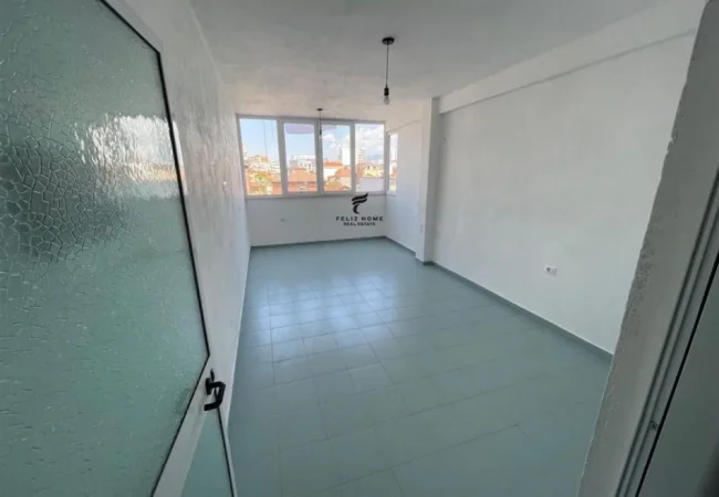 Tirane, jepet me qera dyqan Kati 0, 90 m² 900 € (RRUGA 4 DESHMORET)