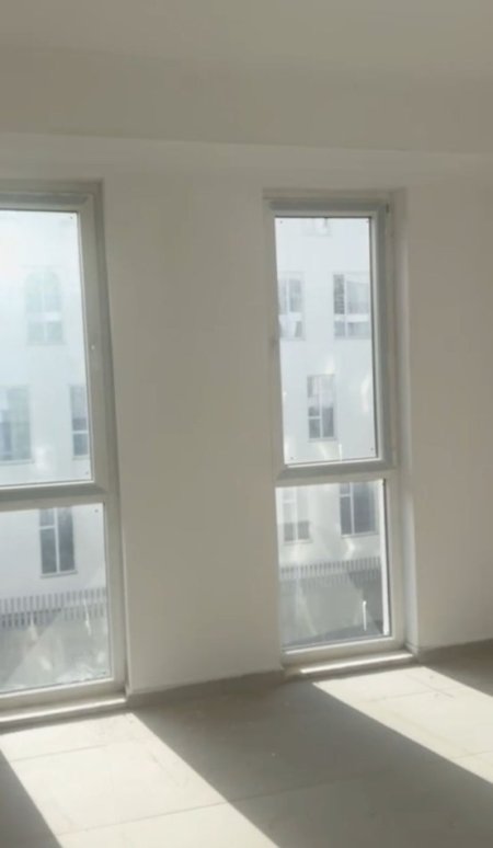 Tirane, jepet me qera apartament 1+1+Ballkon Kati 3, 50 m² 350 € (Rruga 5 Maj , pallatet e bashkise)