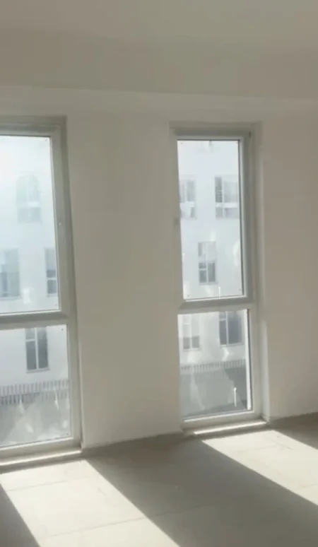 Tirane, jepet me qera apartament 1+1+Ballkon Kati 3, 50 m² 350 € (Rruga 5 Maj , pallatet e bashkise)