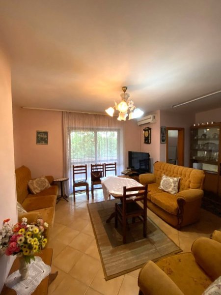 Jepet me Qera Ap 2+1 ne Ali Dem 500 €uro, Shoqerimet