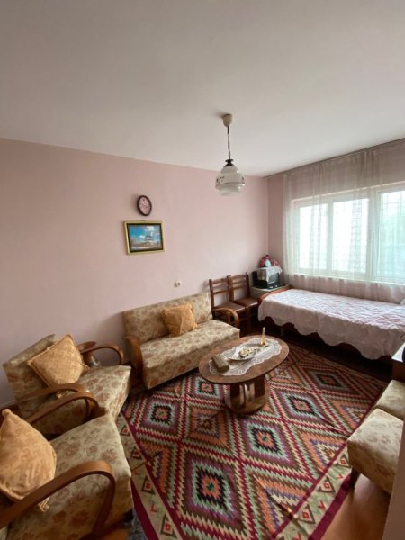 Jepet me Qera Ap 2+1 ne Ali Dem 500 €uro, Shoqerimet