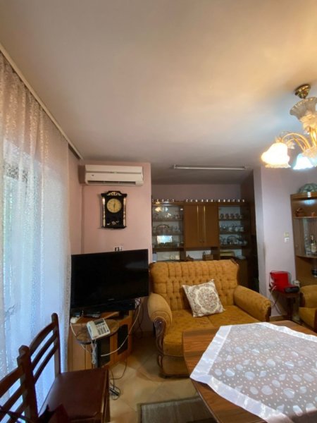 Jepet me Qera Ap 2+1 ne Ali Dem 500 €uro, Shoqerimet