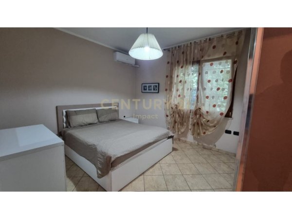 Tirane, jepet me qera apartament 2+1 Kati 3, 120 m² 700 € (Rr.e Dibres)