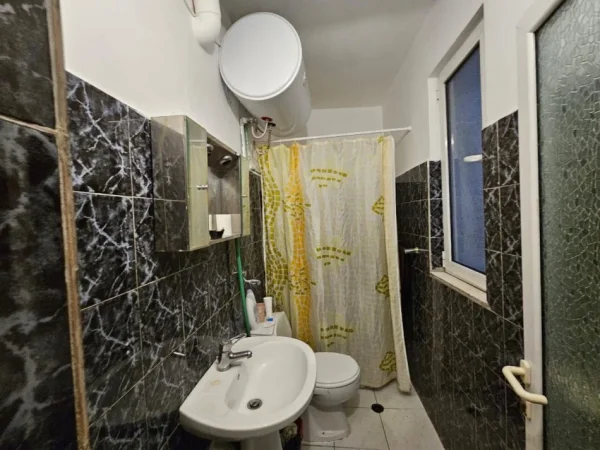 Tirane, jepet me qera apartament 1+1 Kati 3, 70 m² 520 € (MYSLYM SHYRI)