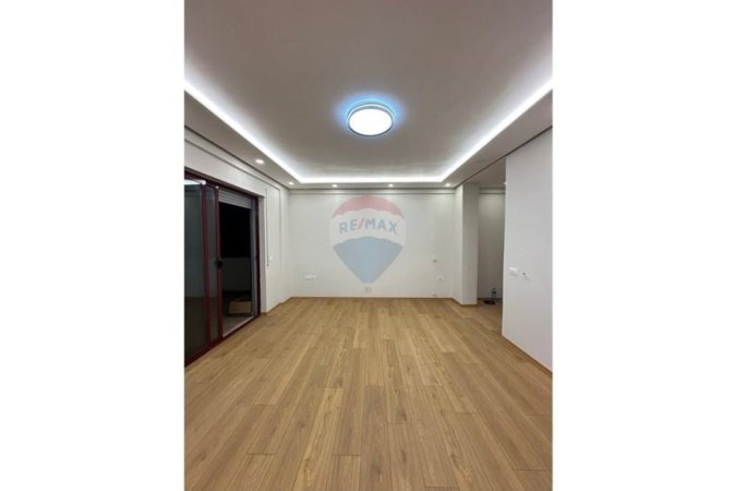 Tirane, shitet apartament 2+1+Ballkon , 115 m² 219.000 € 