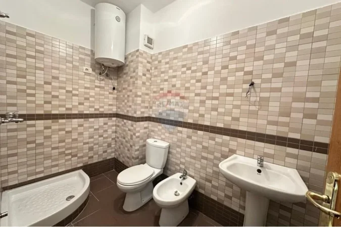 Tirane, shitet apartament 2+1+Ballkon , 115 m² 219.000 € 