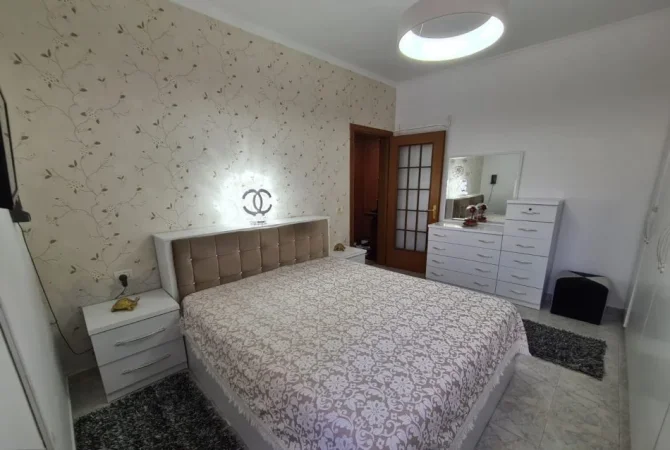 Tirane, jepet me qera apartament 1+1+Ballkon Kati 5, 67 m² 500 € (Rruga Kongresi Manastirit , prane gjimanzit Cajupi)