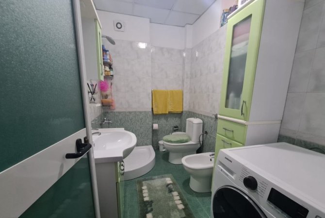 Tirane, jepet me qera apartament 1+1+Ballkon Kati 5, 67 m² 500 € (Rruga Kongresi Manastirit , prane gjimanzit Cajupi)