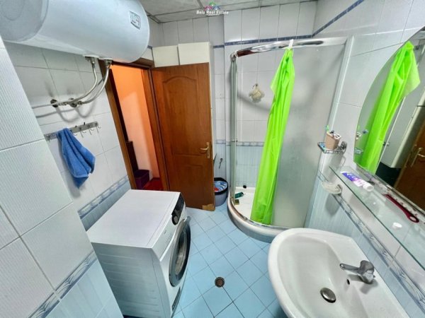 Tirane, jap me qera apartament 2+1+Ballkon Kati 4, 115 m² 850 € (21 dhjetori)