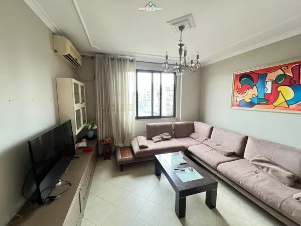 Tirane, jap me qera apartament 2+1+Ballkon Kati 4, 115 m² 850 € (21 dhjetori)