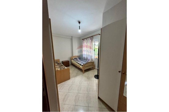 Tirane, shitet apartament 2+1+Ballkon , 103 m² 165.000 € 