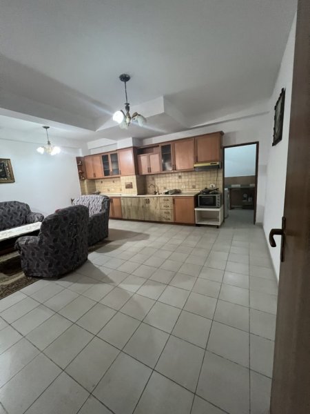 Tirane, jepet me qera apartament Kati 0, 102 m² 500 € (Tek Universiteti Mjeksis)