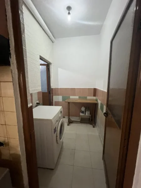 Tirane, jepet me qera apartament Kati 0, 102 m² 500 € (Tek Universiteti Mjeksis)