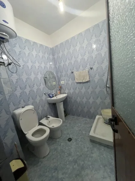 Tirane, jepet me qera apartament Kati 0, 102 m² 500 € (Tek Universiteti Mjeksis)