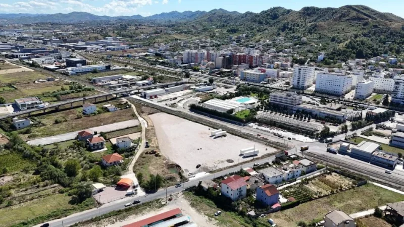 Tirane, shitet toke , 10.250 m² 1.750.000 € (VORE)