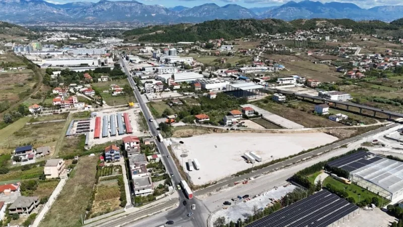 Tirane, shitet toke , 10.250 m² 1.750.000 € (VORE)