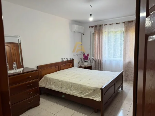 Tirane, jepet me qera apartament 2+1 Kati 0, 600 € (Laprake)