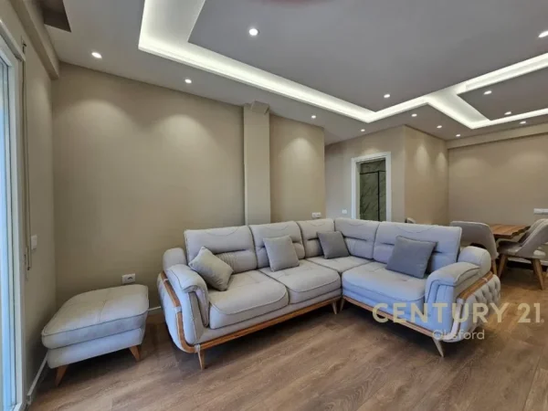 Tirane, jepet me qera apartament 2+1 Kati 7, 84 m² 700 € (LAPRAK)
