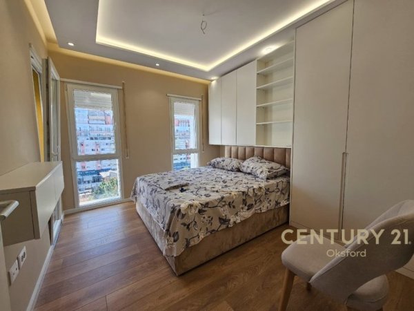 Tirane, jepet me qera apartament 2+1 Kati 7, 84 m² 700 € (LAPRAK)